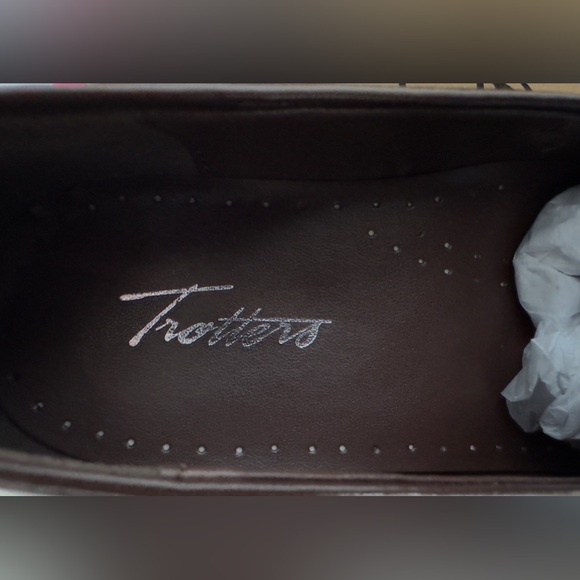 Trotters Ash Slip-On Fudge Brown Closed Toe Loafer    10 Narrow     New in box! - Picture 13 of 14